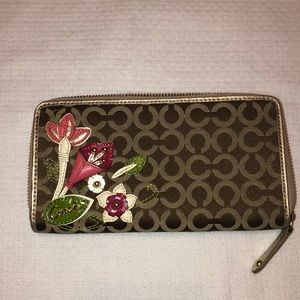 Coach wallet with flower detail